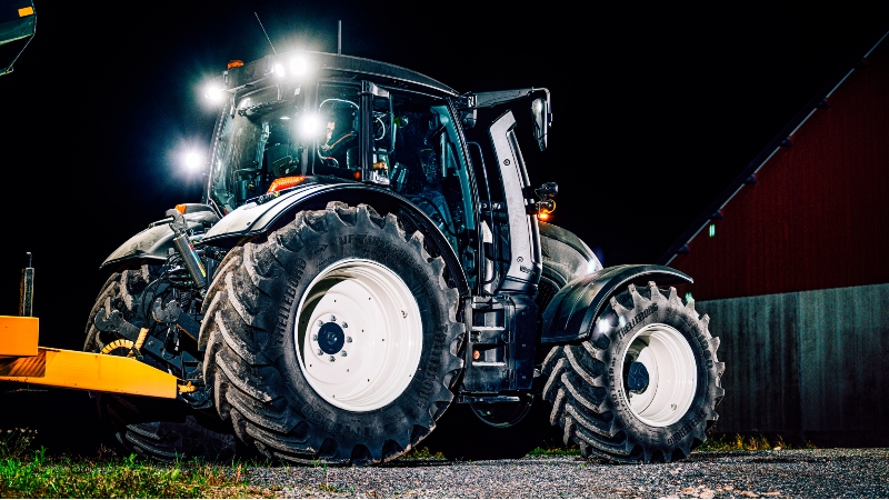 Tracteur puissant  tracteur série T l Valtra