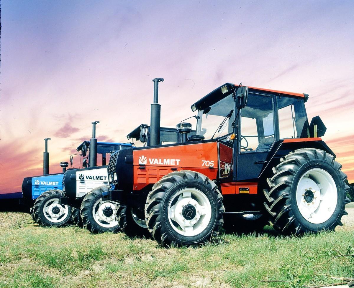 Valtra-Valmet-70-years-of-colourful-tractors-1200x978.jpg